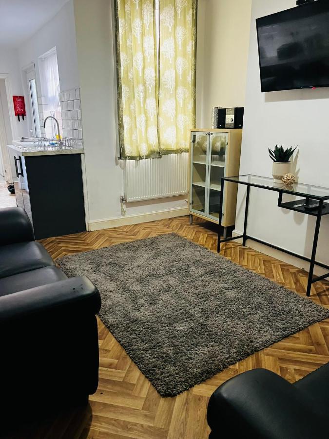City House - 2 Homestay